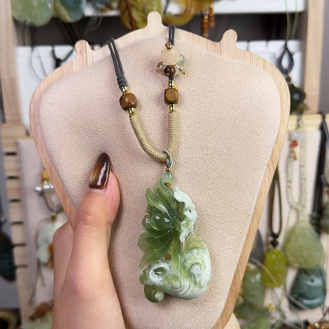 紫****蛇纹石玉未镶嵌颈饰