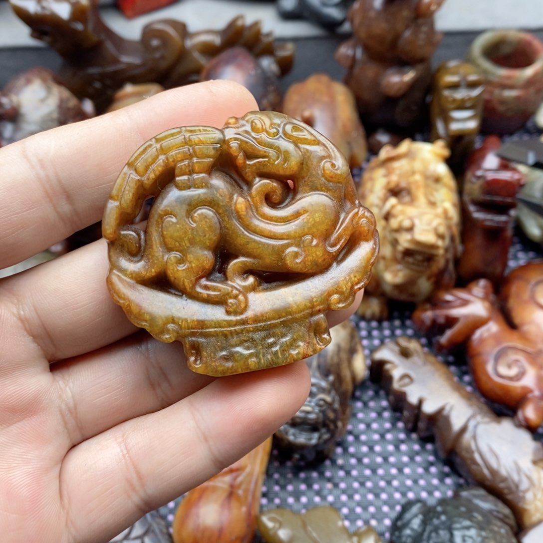 蛇纹石玉未镶嵌颈饰