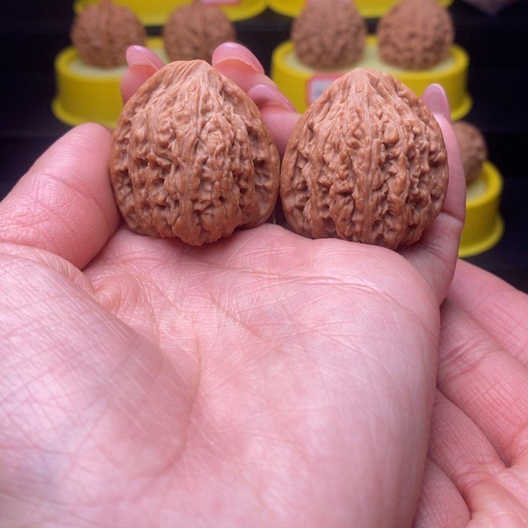 文玩核桃吊坠蜜纹