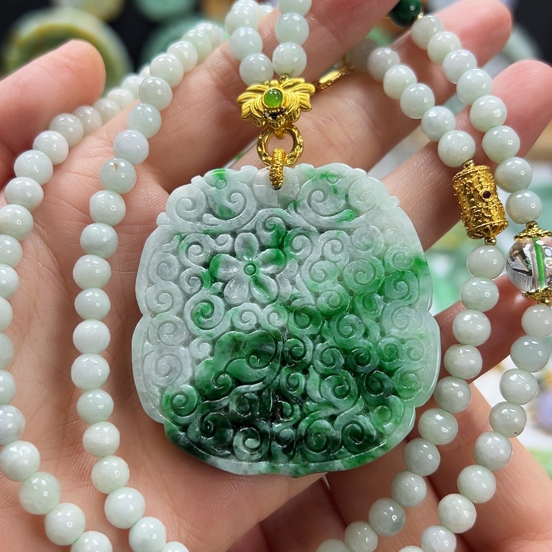 翡翠未镶嵌颈饰吊坠