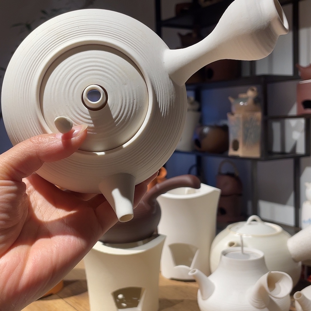 500ml白泥穿心壶  