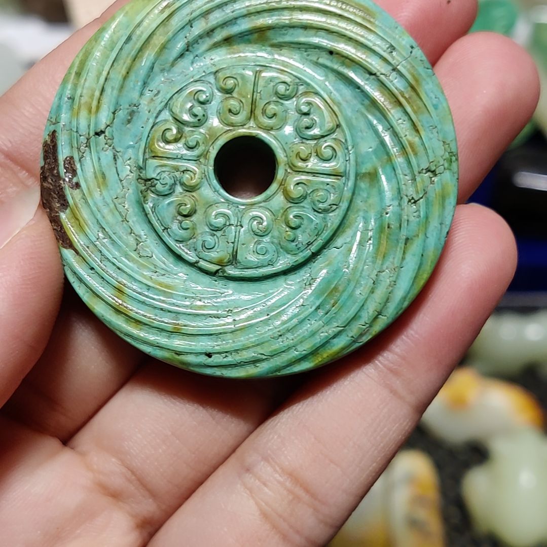 透闪石质玉未镶嵌颈饰