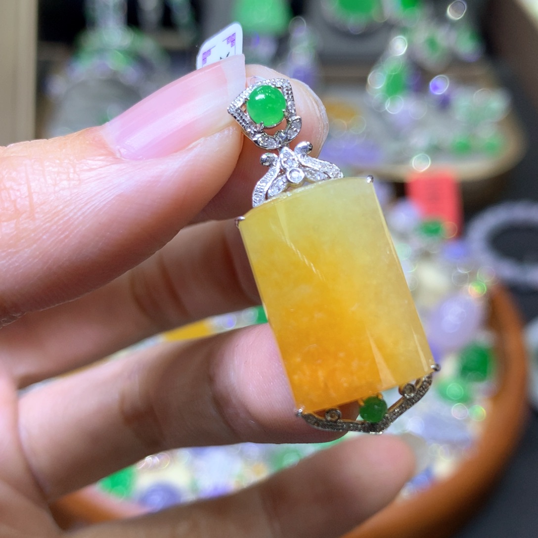 【闪购商品】翡翠颈饰18K金镶嵌翡翠吊坠项链