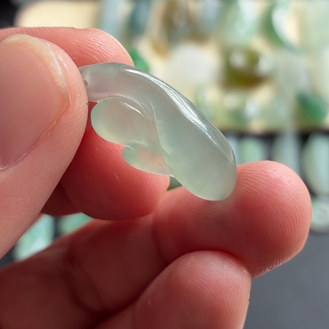 定制翡翠未镶嵌随形挂件