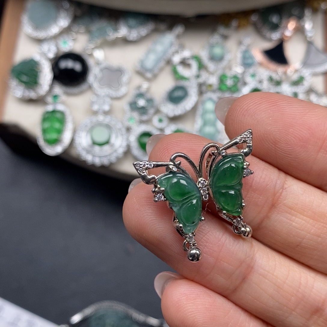 翡翠颈饰未镶嵌翡翠