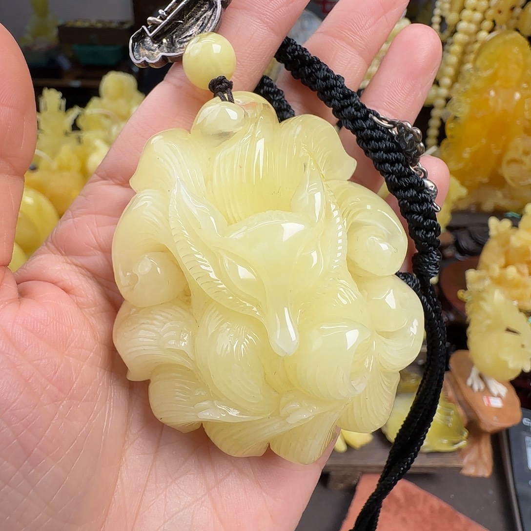 蜜蜡未镶嵌珠宝奇石