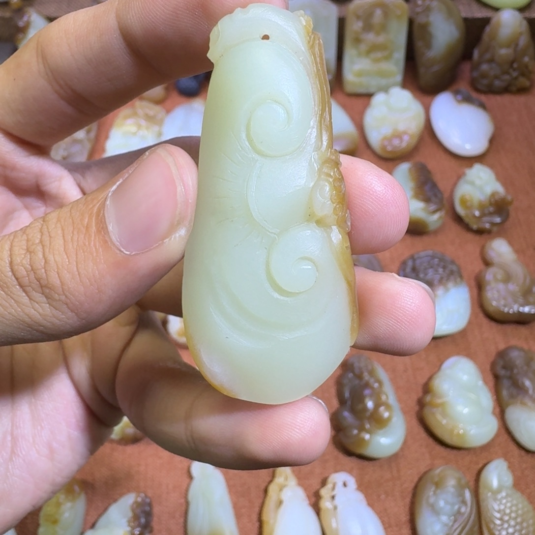 和田玉未镶嵌颈饰
