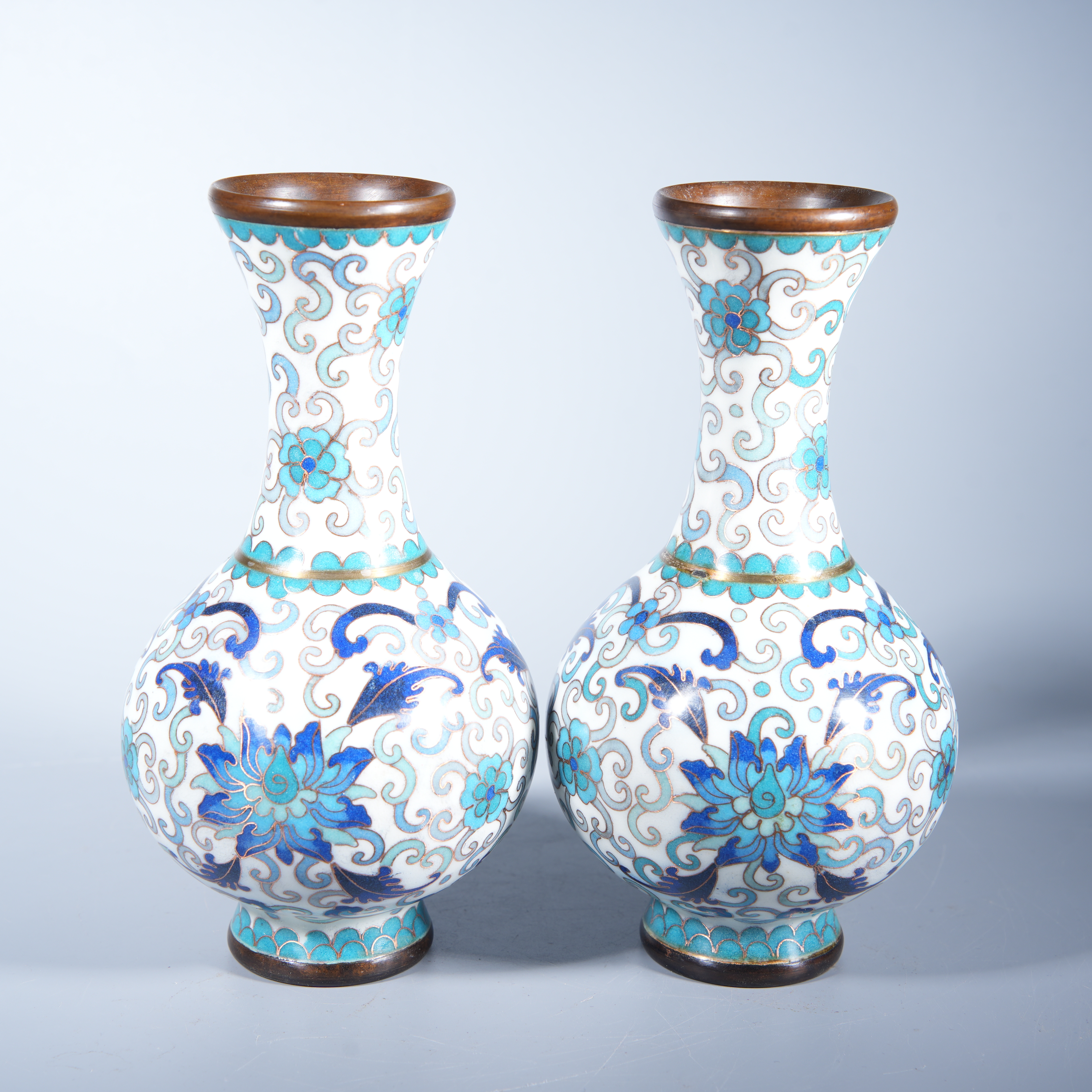 Tgz05 清代 景泰蓝缠枝莲瓶一对