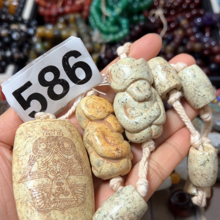 和田玉（糖玉）颈饰未镶嵌