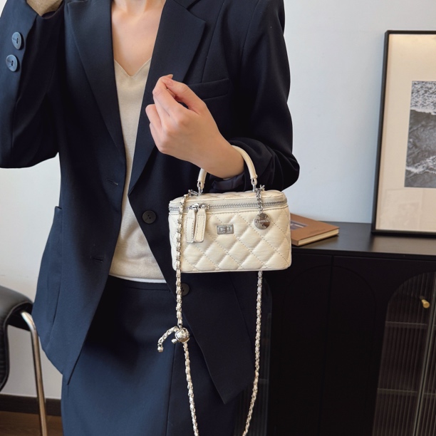 新疆包邮洋洋女包2025春夏链条盒子包【1280120】