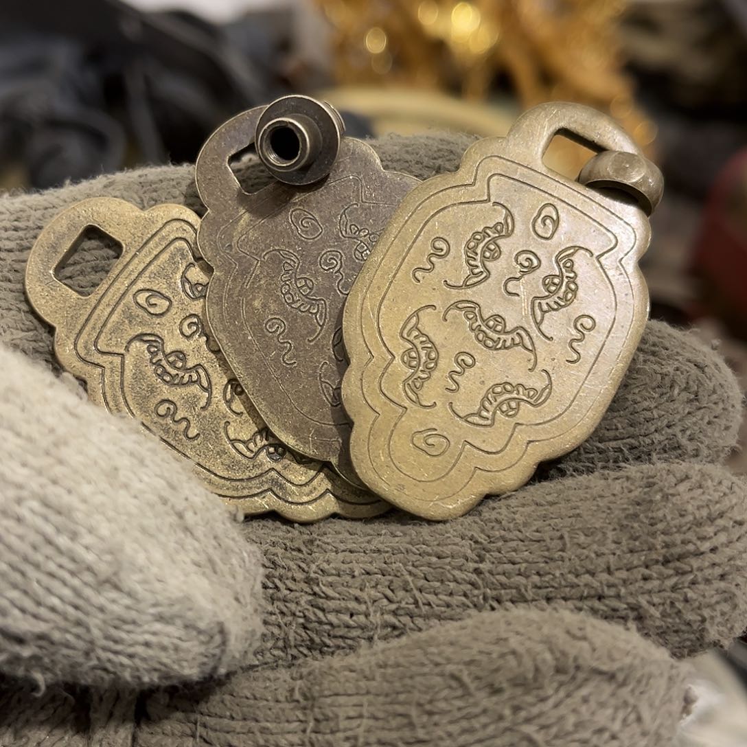 一***月闪电购铜摆件工艺品