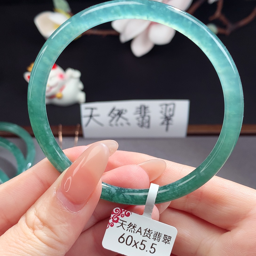 翡翠手镯（圆镯）未镶嵌
