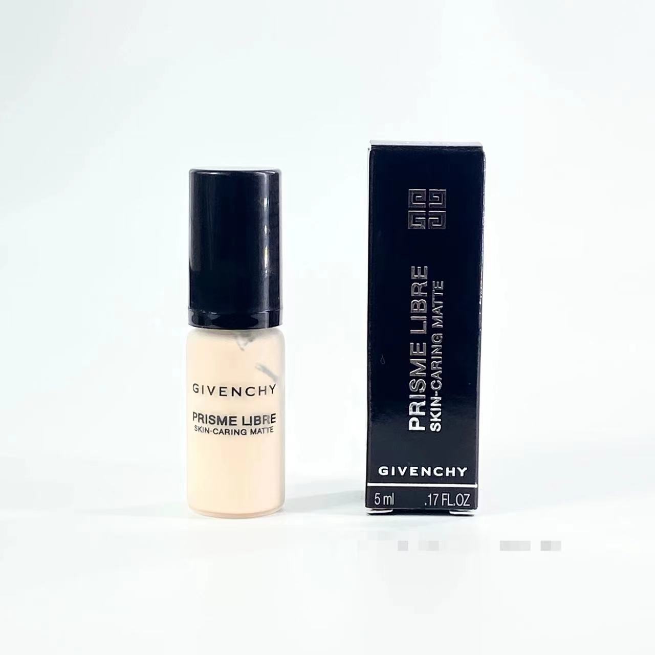 Givenchy/纪梵希柔雾明星粉底液 
