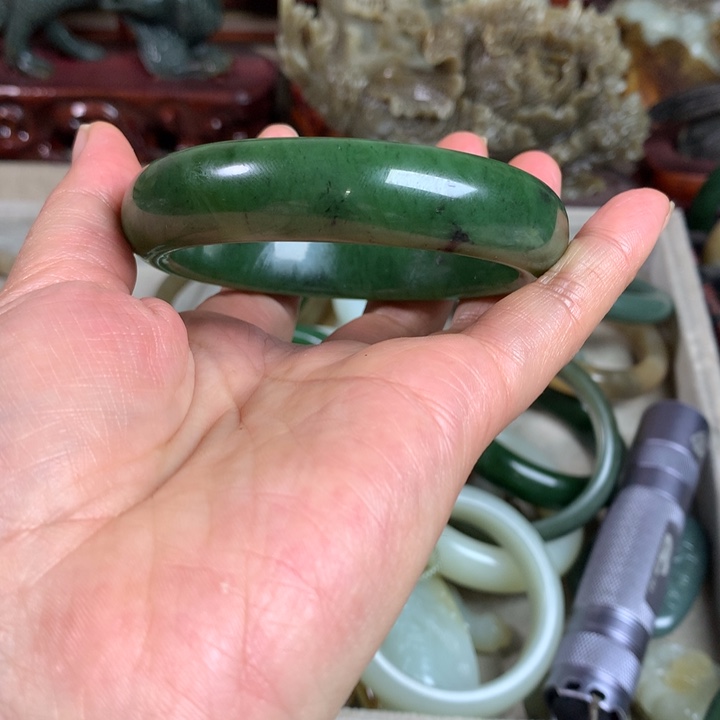 j***u和田玉（糖玉）未镶嵌手镯