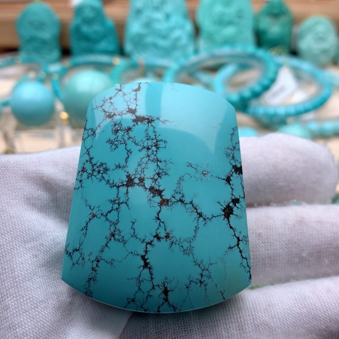 绿松石颈饰未镶嵌