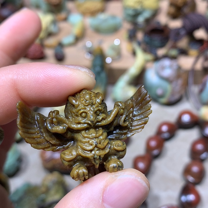 未镶嵌岫岩河磨玉（透闪石质玉）把件颗*