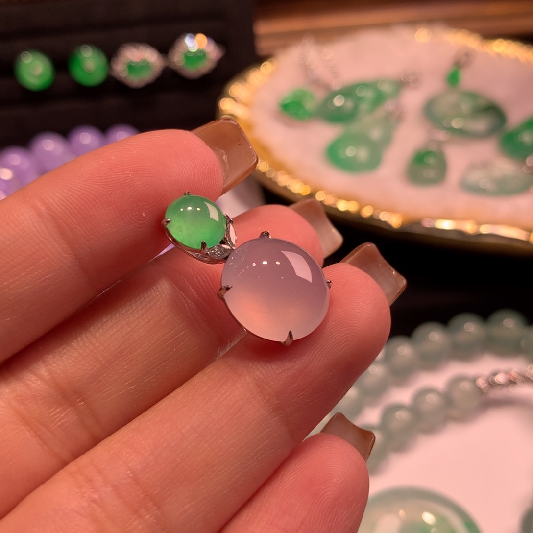 翡翠颈饰18K金镶嵌吊坠