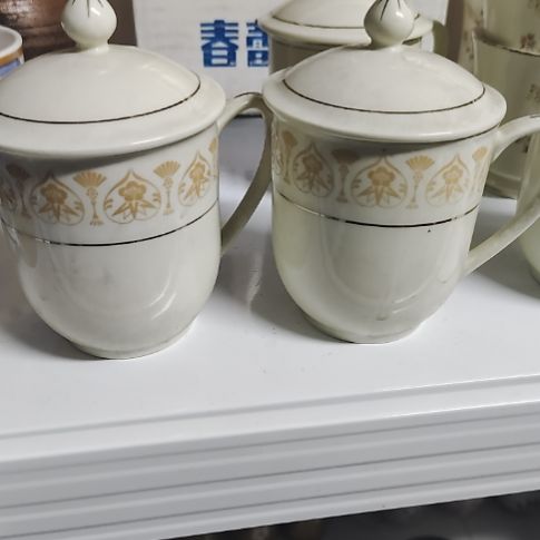 瓷片各种摆件，瓷片，沙锅，都有微瑕疵！