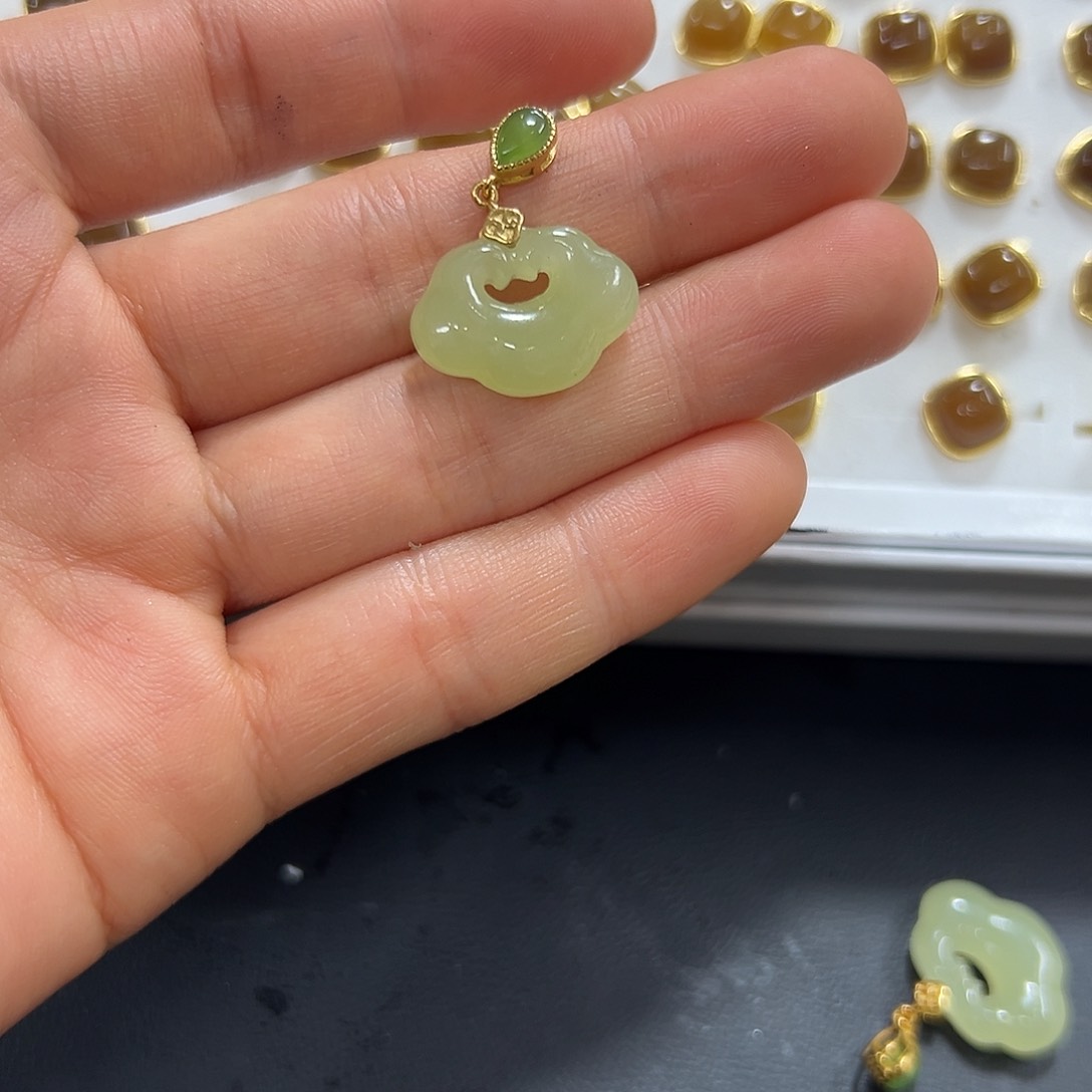 和田玉颈饰银S925镶嵌平***&