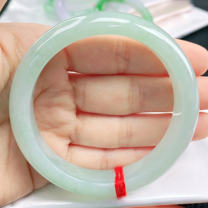 翡翠手镯未镶嵌浅绿57