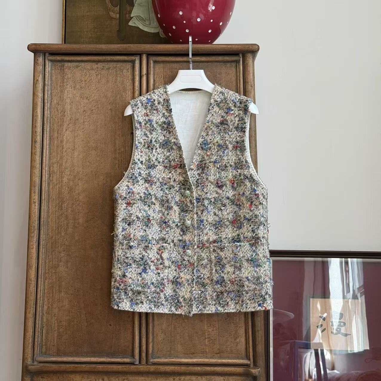 《莫奈花园》MYL 2025新品锦棉混纺马夹V领无袖花色单排扣口袋马甲