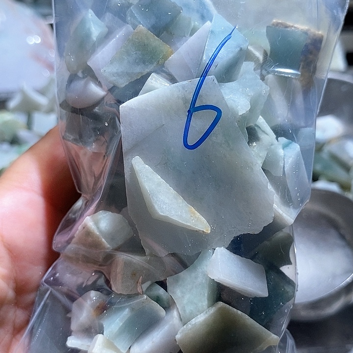 颈饰未镶嵌翡翠鱼缸料6
