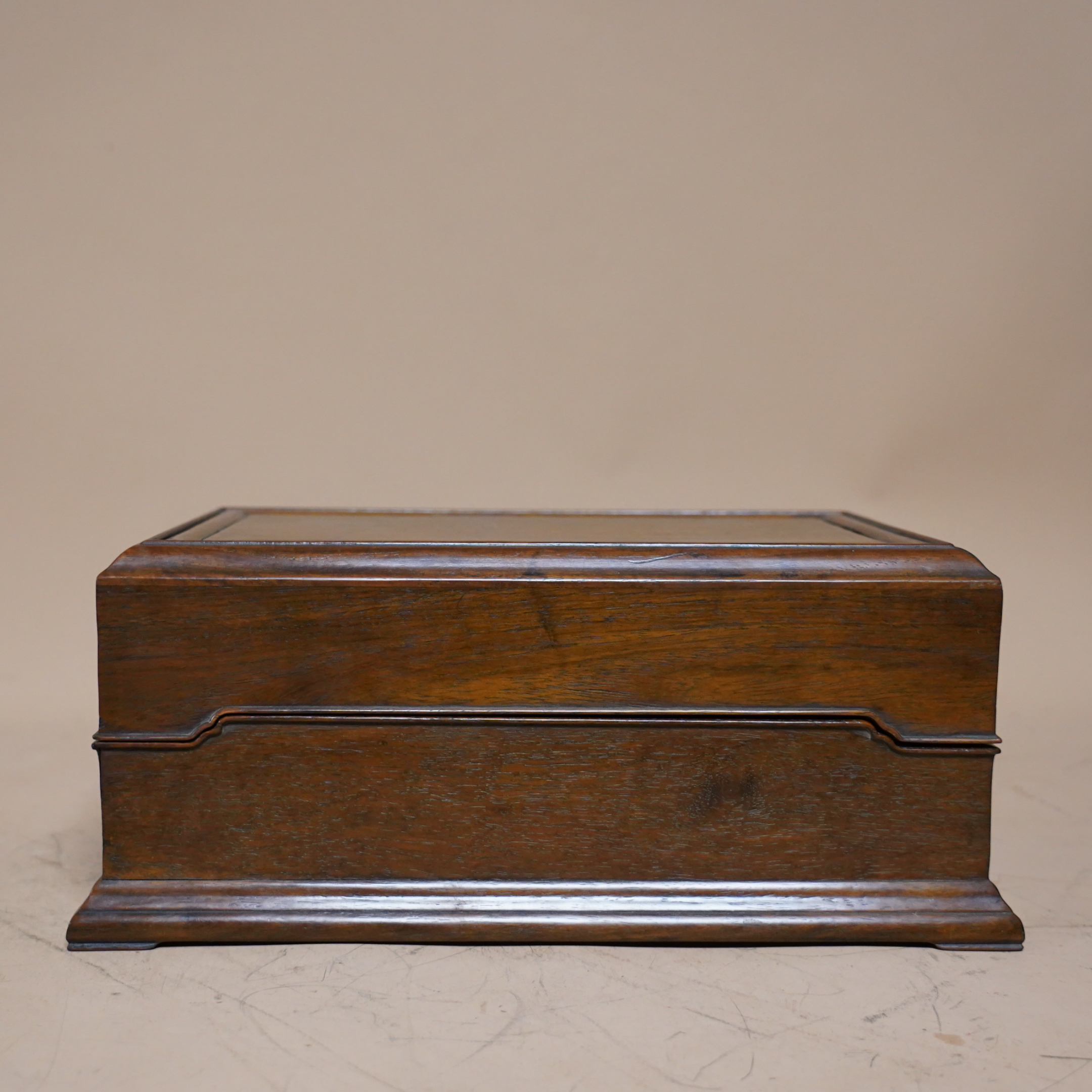 文华开物第9期拍品 23 清代 花梨木文房盖盒