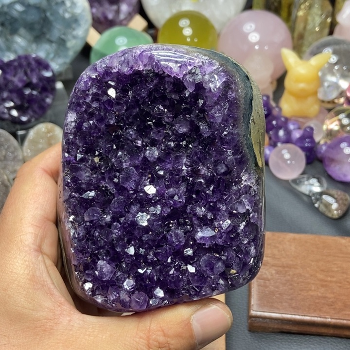 水晶摆件未镶嵌孤**律晶镇