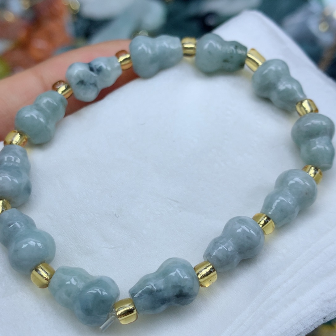 翡翠颈饰未镶嵌手串 