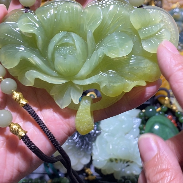 蛇纹石玉岫玉吊坠未镶嵌