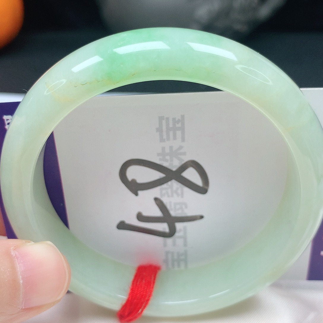 翡翠手镯未镶嵌55圈口