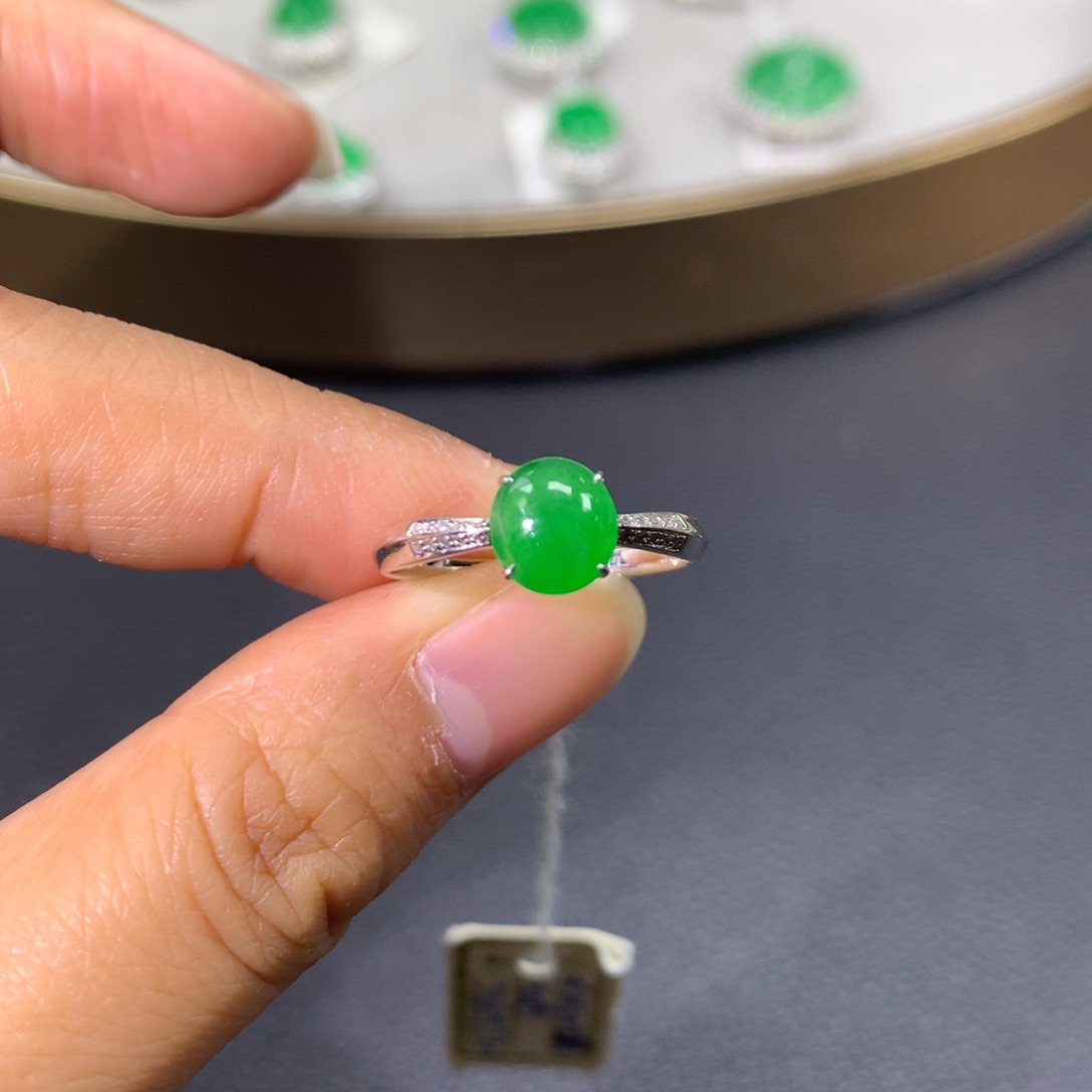 翡翠戒指18K金镶嵌翡翠