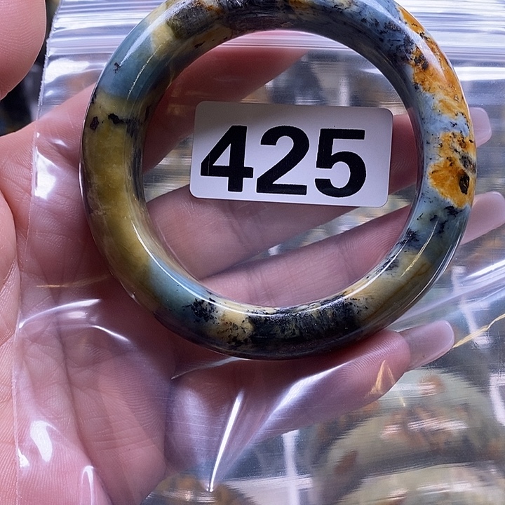 莫****蛇纹石玉未镶嵌手镯