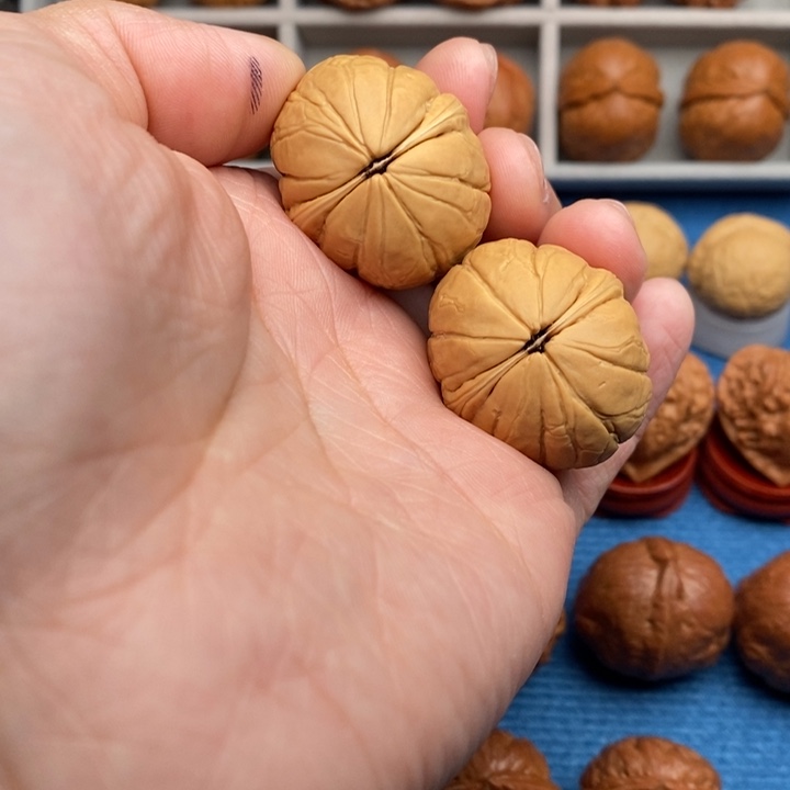 ****班把件文玩核桃麒麟瓜