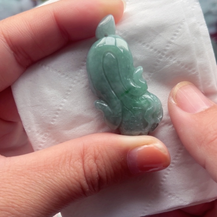 翡翠未镶嵌颈饰挂件