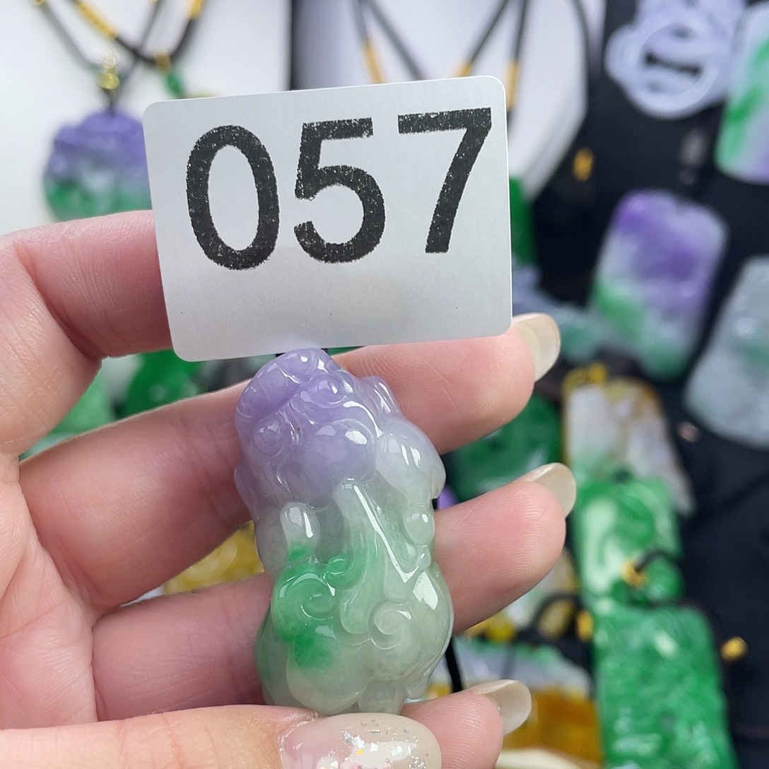 翡翠未镶嵌吊坠(赠链)