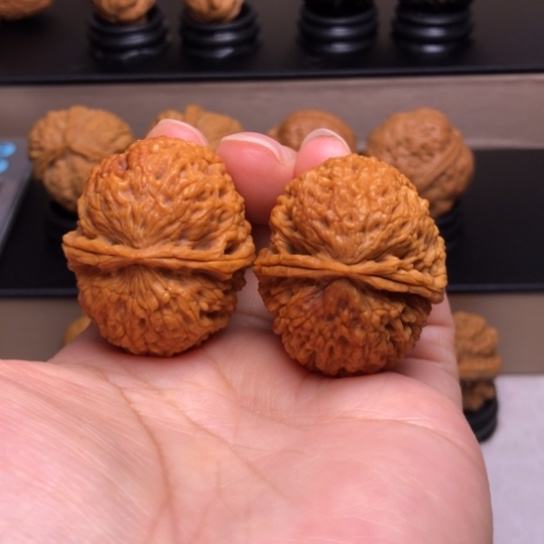 文玩核桃把件盘龙玉凤绣球42