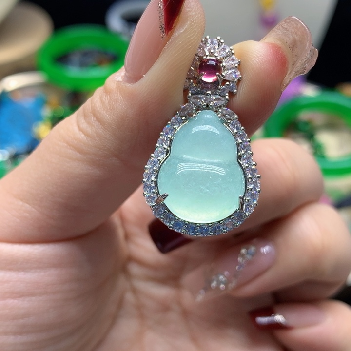 翡翠颈饰未镶嵌吊坠