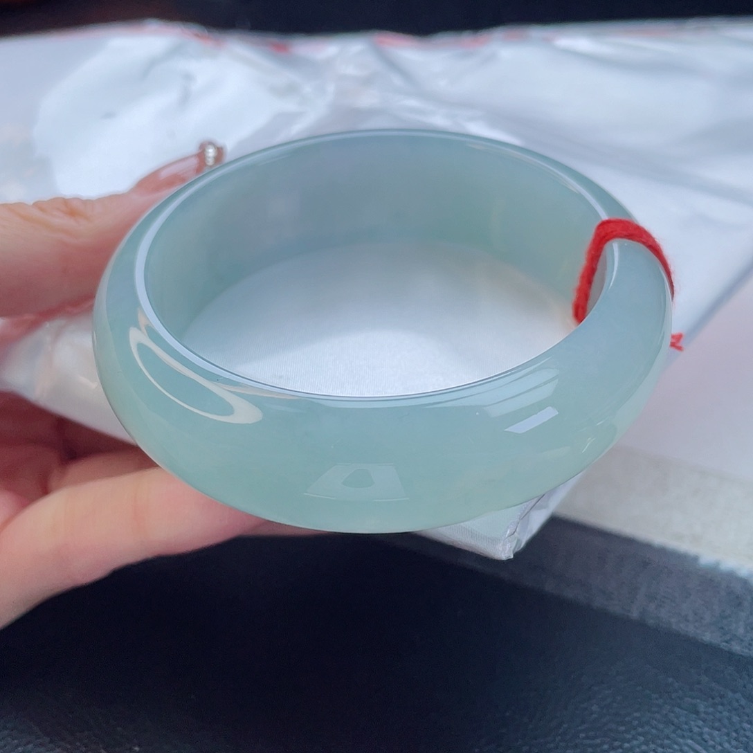 翡翠手镯未镶嵌翡翠