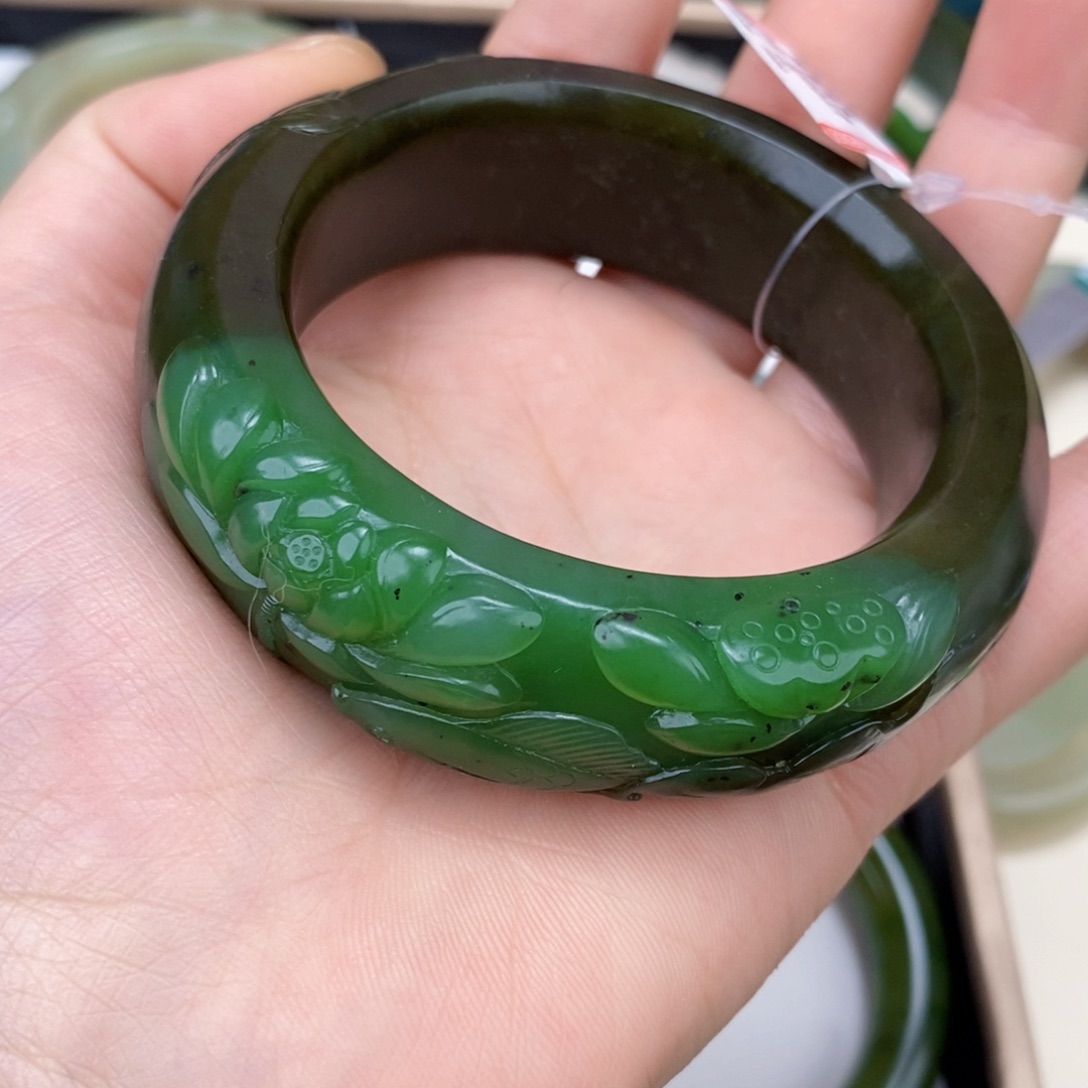 和田玉手镯未镶嵌濒**风