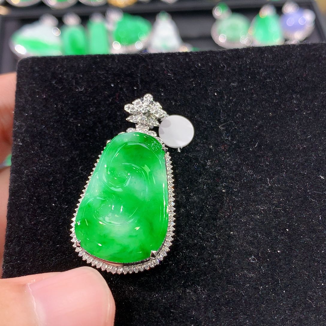 翡翠18K金镶嵌颈饰