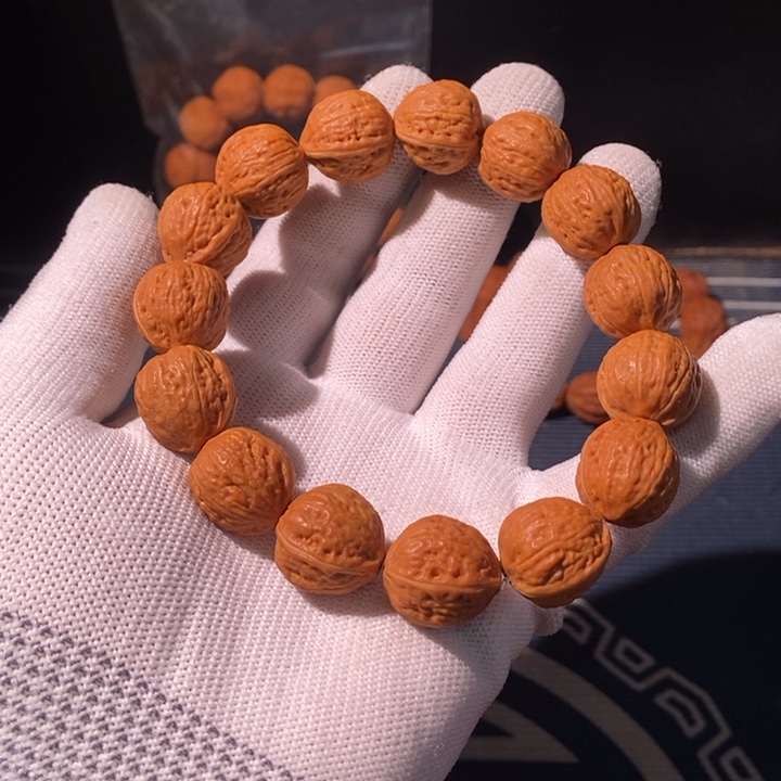 文玩核桃手串……16