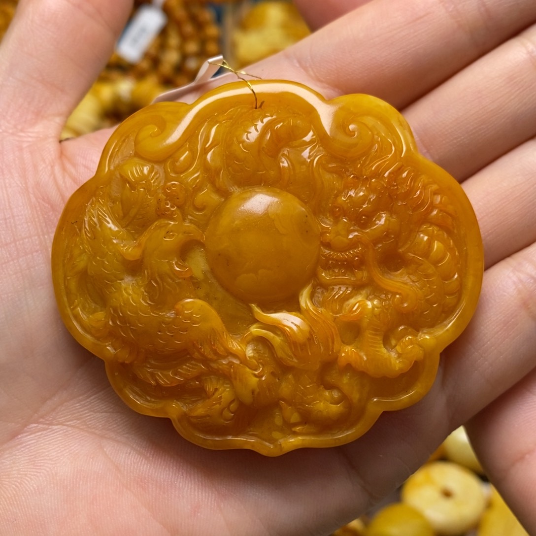 琥珀颈饰未镶嵌龙凤呈祥