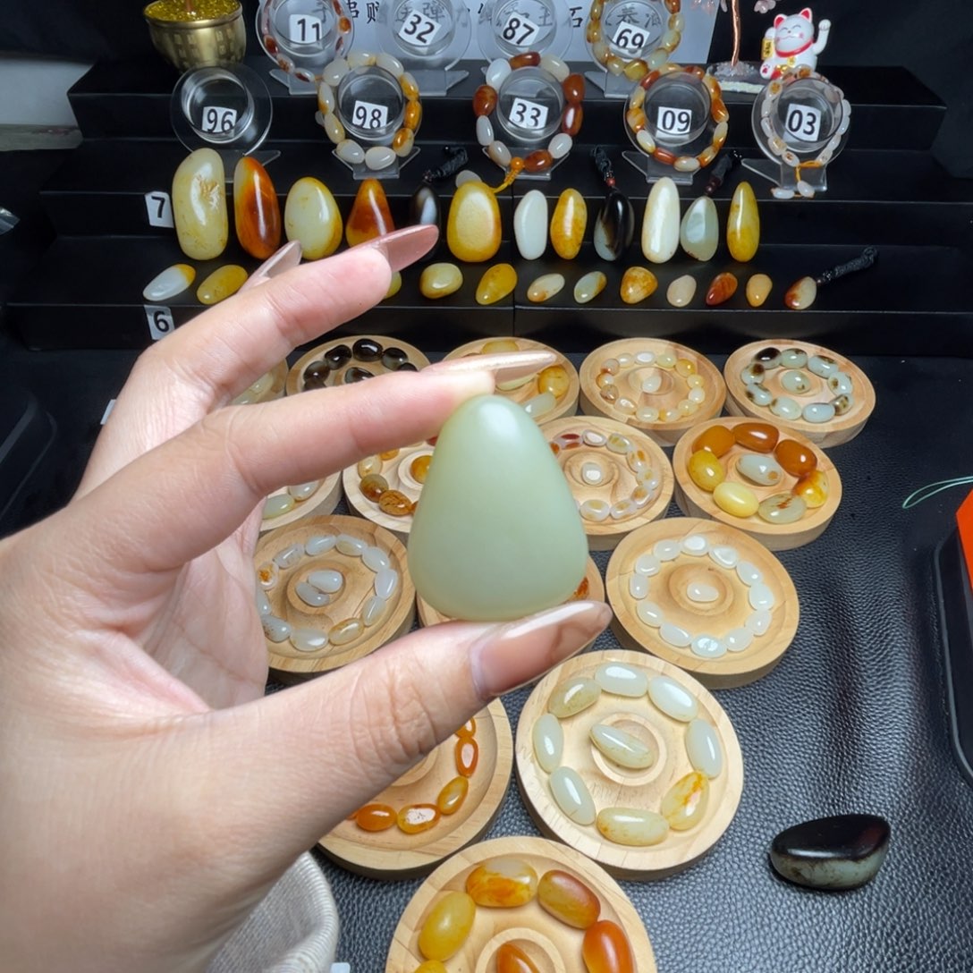 思***钱和田玉未镶嵌手串