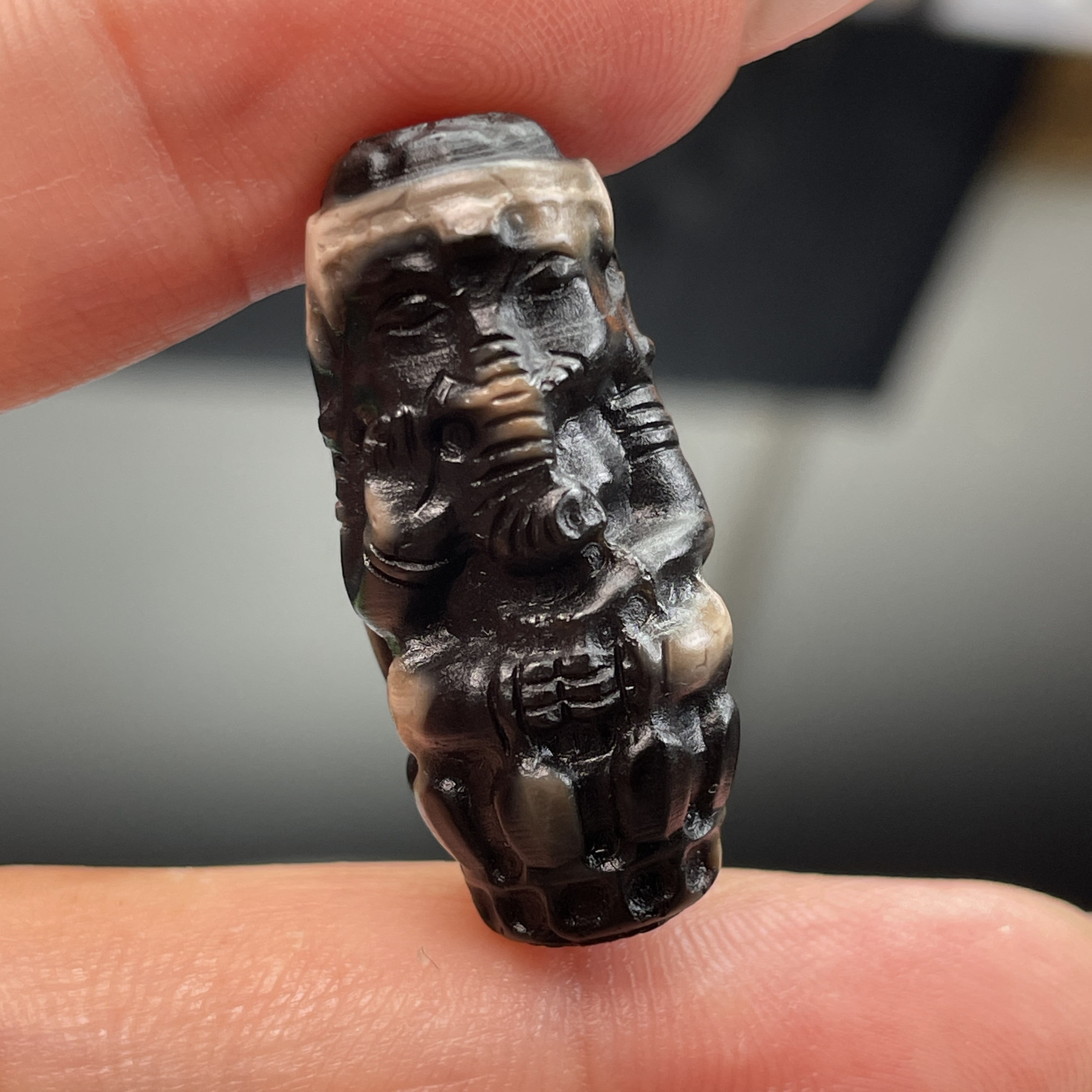 珠改黑白精工雕刻像神高油高密尺寸13mm×29mm