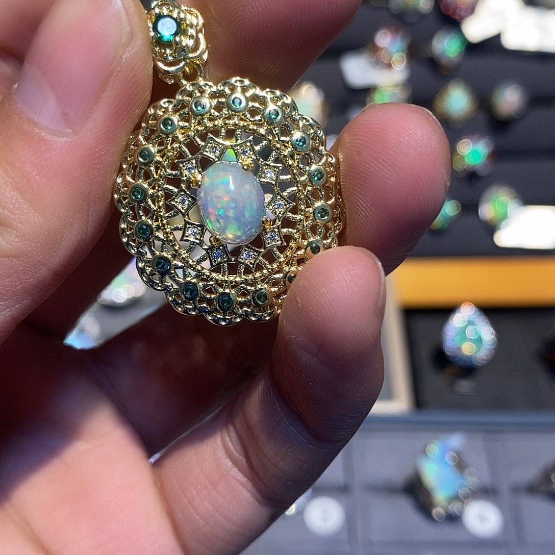 欧泊欧泊吊坠合金