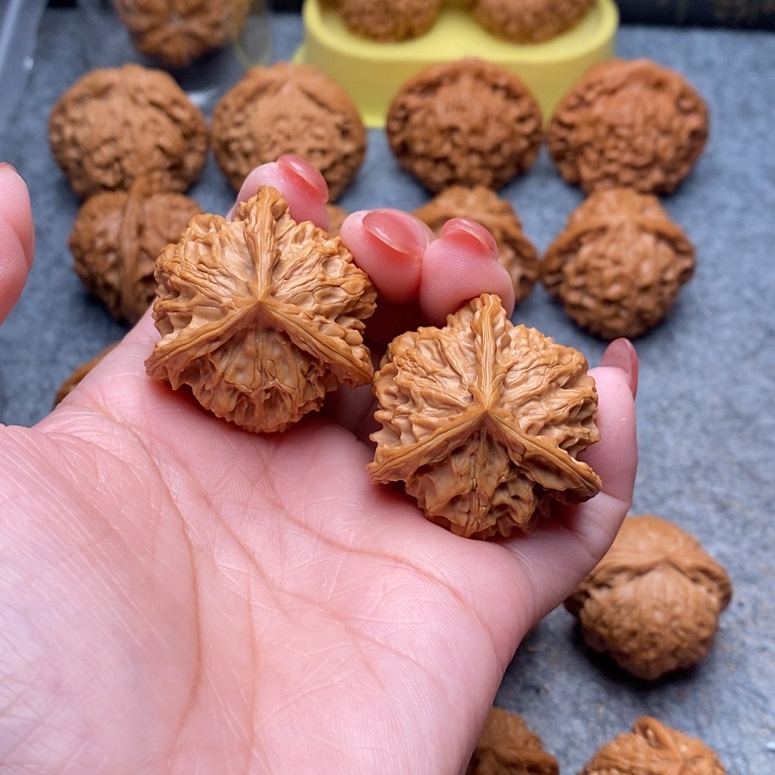 文玩核桃把件E****e精品盘山三棱39+全品