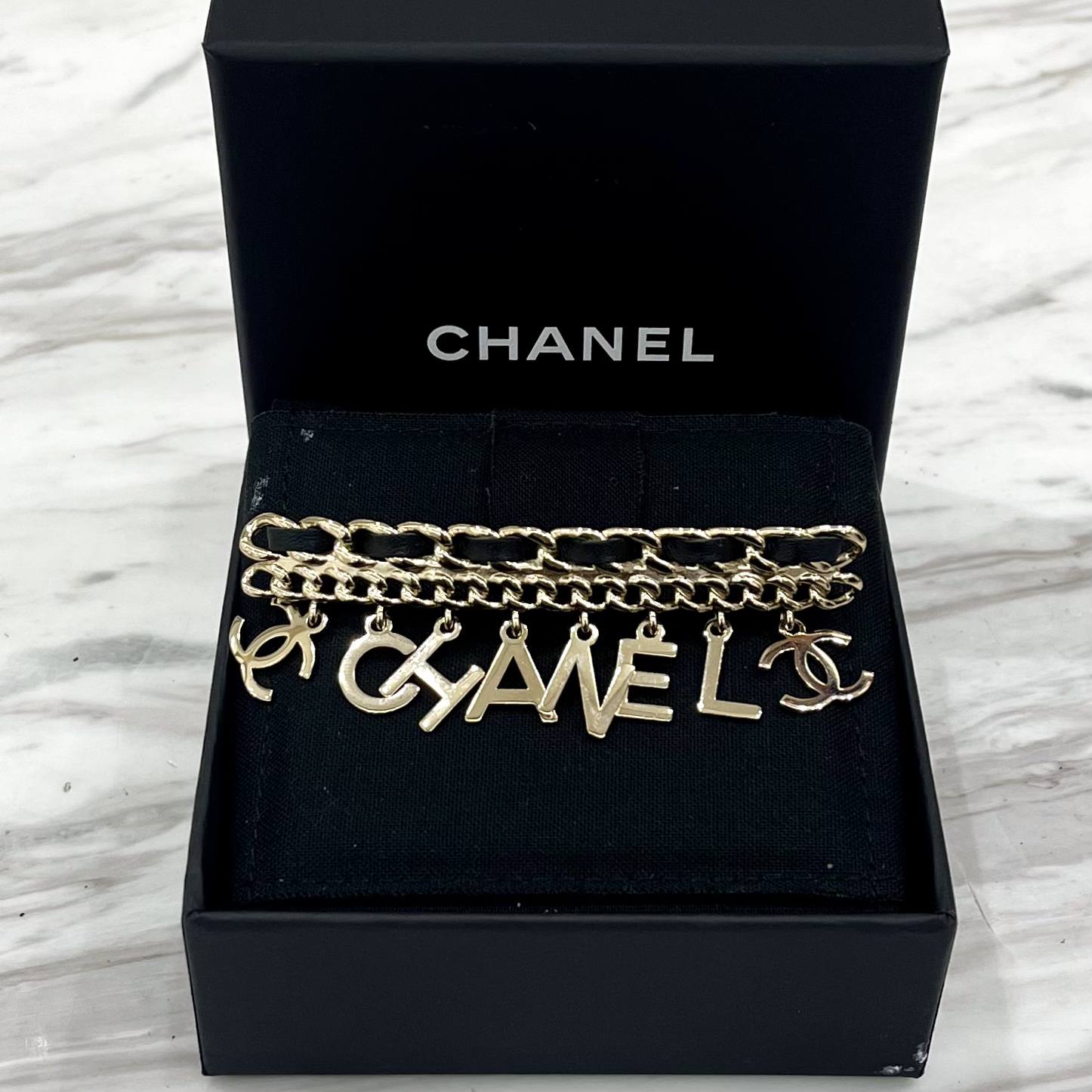 99新 Chanel/香奈儿 香奈儿经典字母logo胸针，闲置