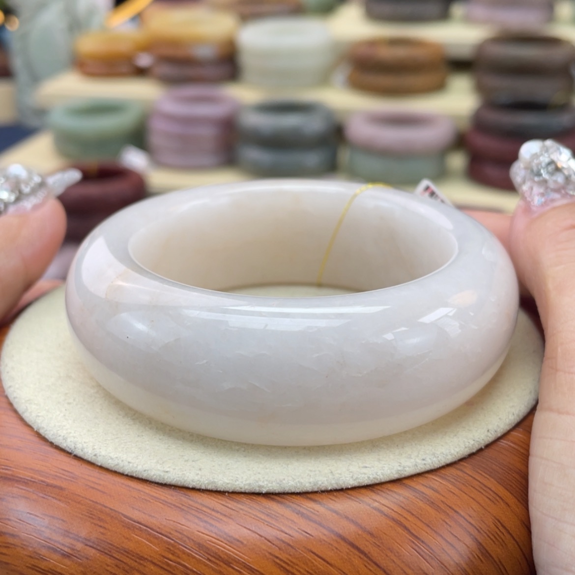 【闪购商品】石英质玉手镯未镶嵌小*姐