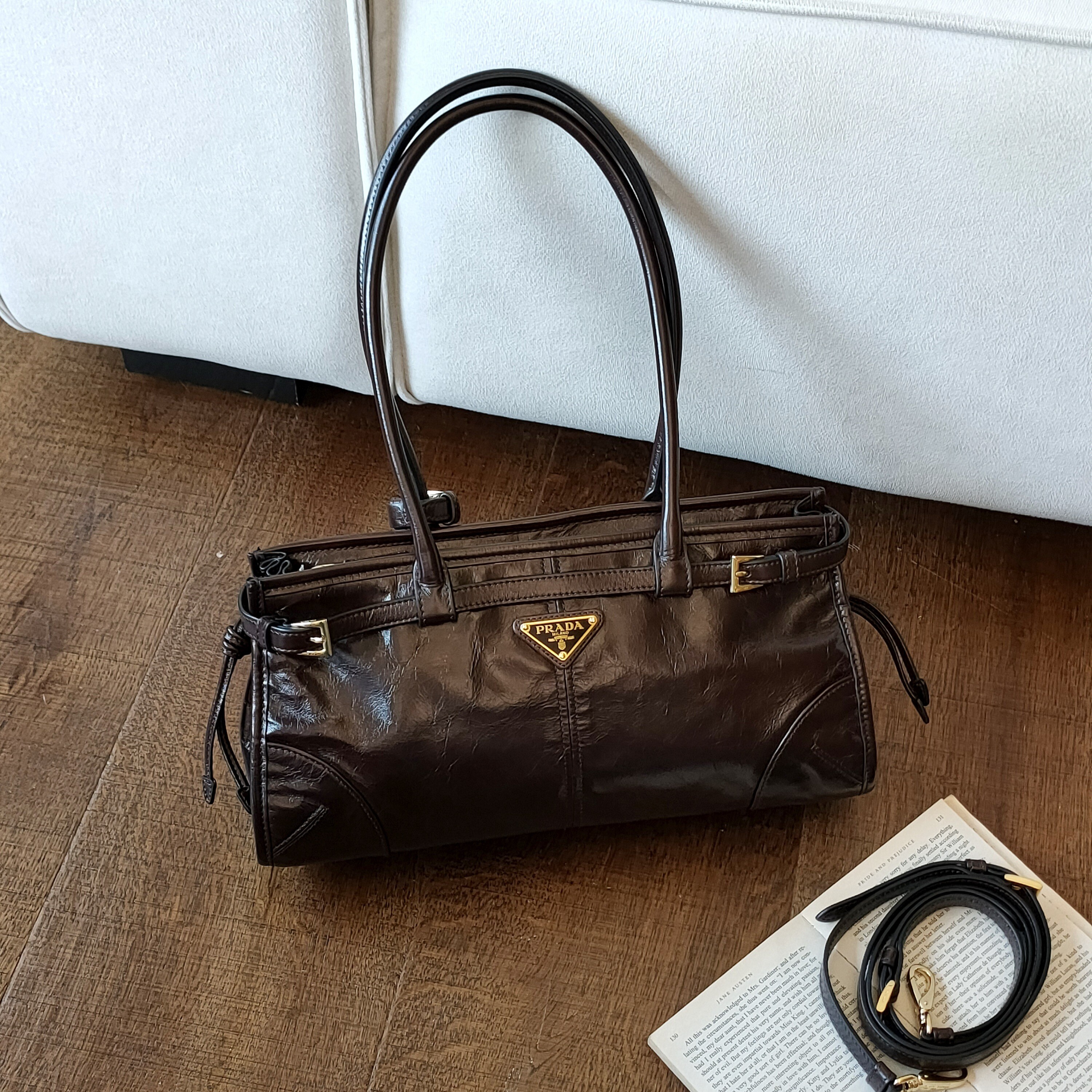 99新 Prada/普拉达 巧克力色油蜡皮soft lux中号手提单肩包46387